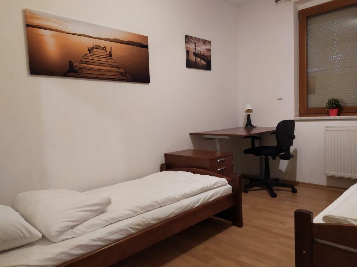 Kate & Jenny - Two-Level Apartment In The Old Town Bratislava Bagian luar foto