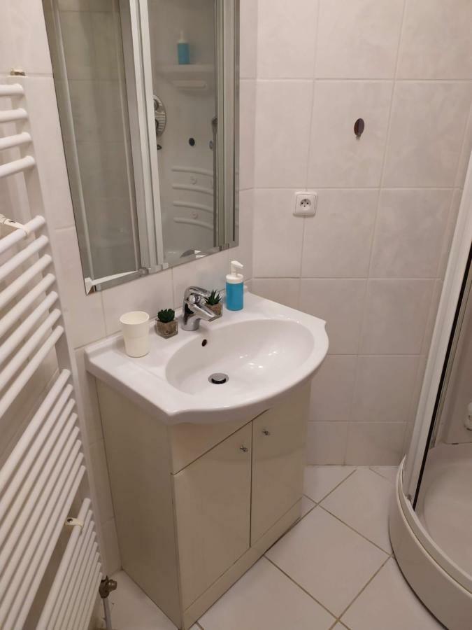 Kate & Jenny - Two-Level Apartment In The Old Town Bratislava Bagian luar foto