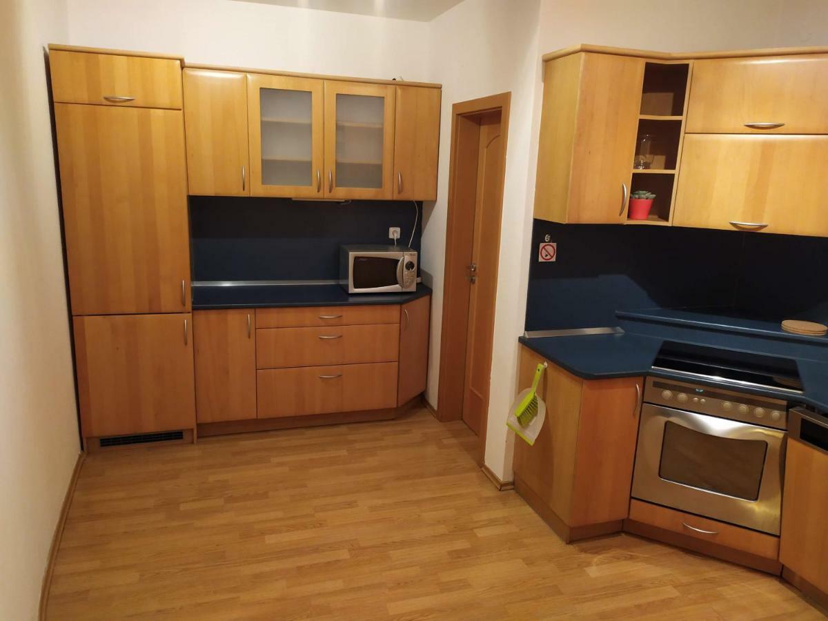 Kate & Jenny - Two-Level Apartment In The Old Town Bratislava Bagian luar foto