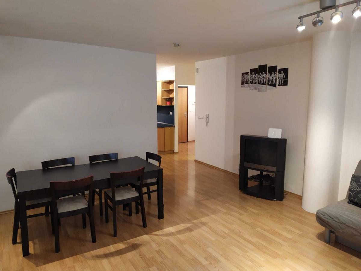 Kate & Jenny - Two-Level Apartment In The Old Town Bratislava Bagian luar foto