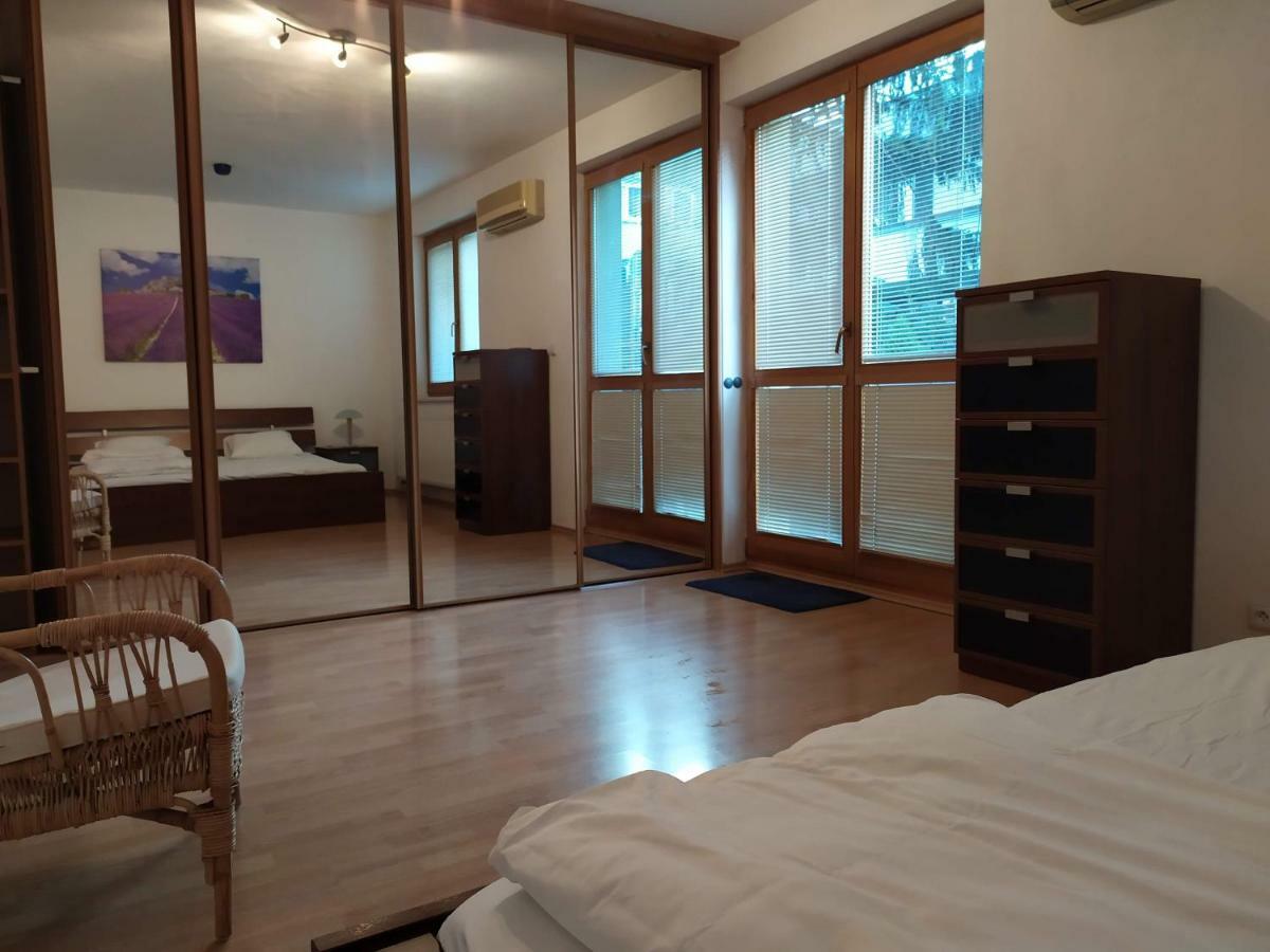 Kate & Jenny - Two-Level Apartment In The Old Town Bratislava Bagian luar foto