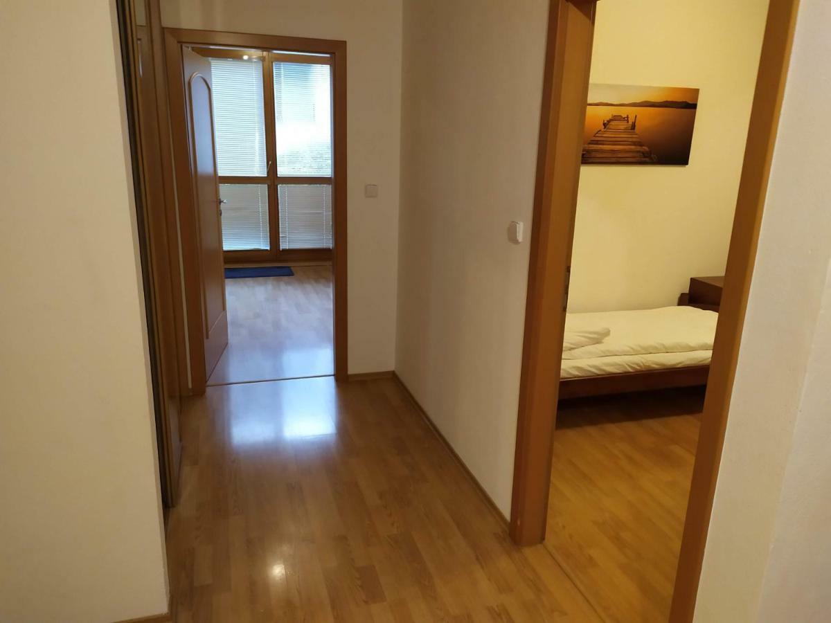 Kate & Jenny - Two-Level Apartment In The Old Town Bratislava Bagian luar foto