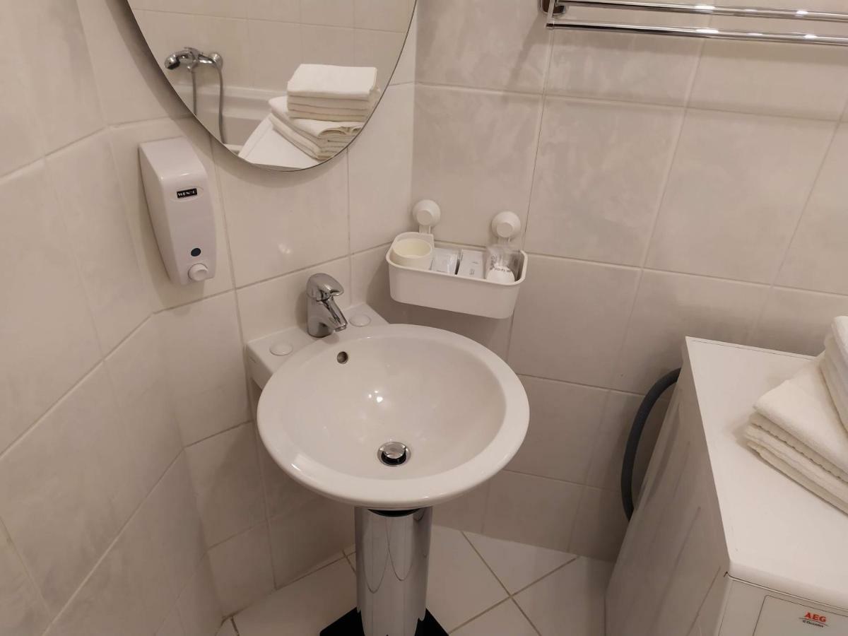 Kate & Jenny - Two-Level Apartment In The Old Town Bratislava Bagian luar foto